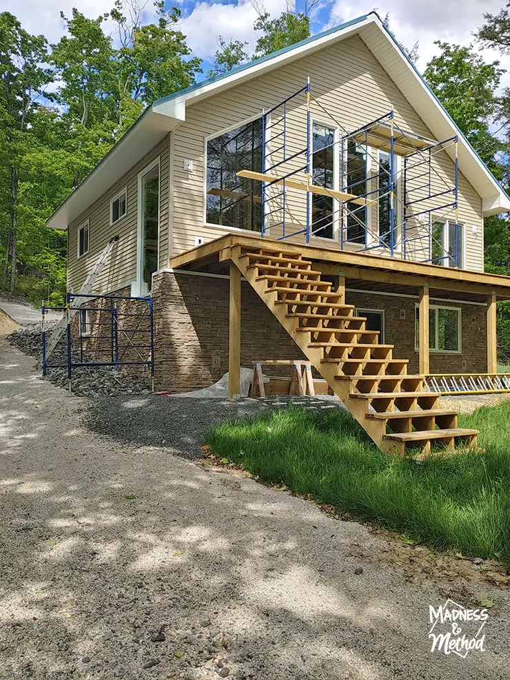 two level cottage with steps down from deck