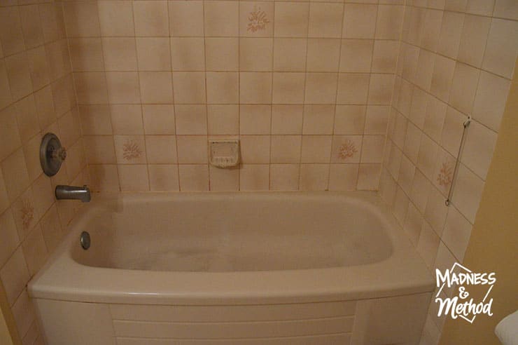 almond bath and tile surround