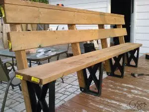 Were you interested in building some DIY benches? Building a bench with brackets is an easy summer project – and here are some great tips to follow!