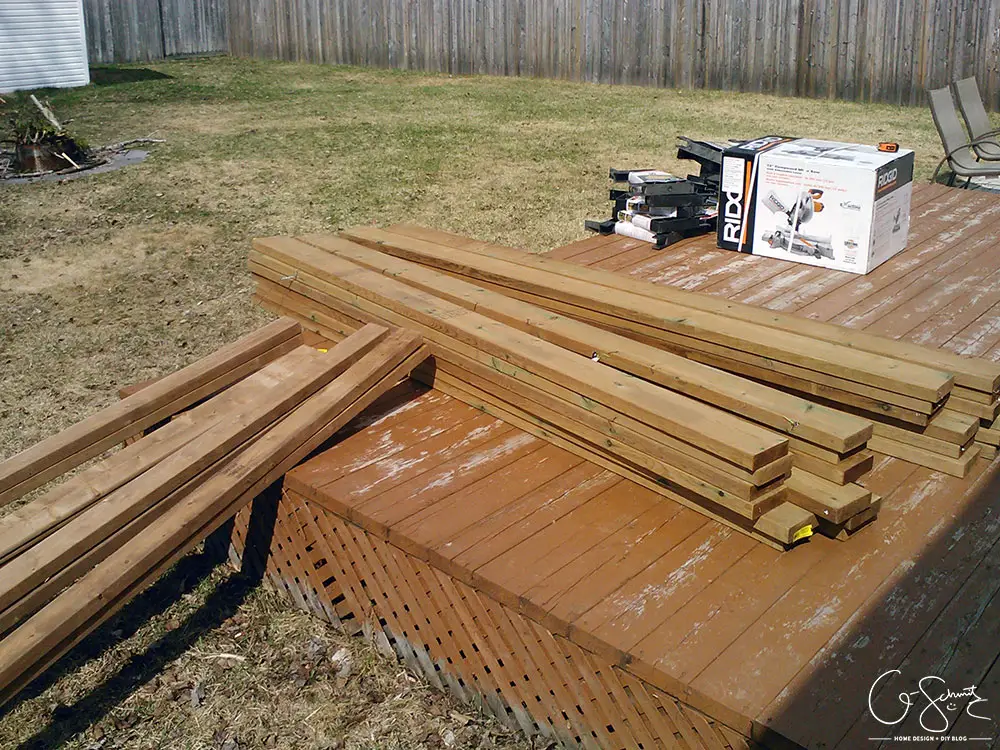 Were you interested in building some DIY benches? Building a bench with brackets is an easy summer project – and here are some great tips to follow! 