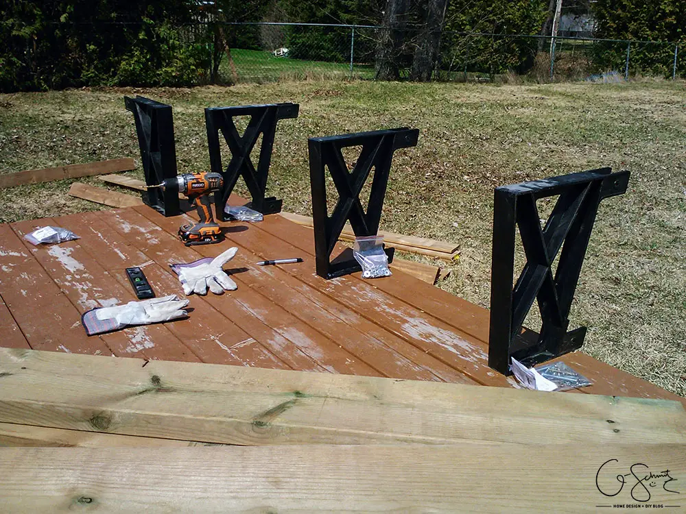 Are you ready to tackle an easy DIY project this summer? Building a corner bench with brackets is a great way to add more seating space to your deck, and these tips will help you avoid any mistakes along the way! 