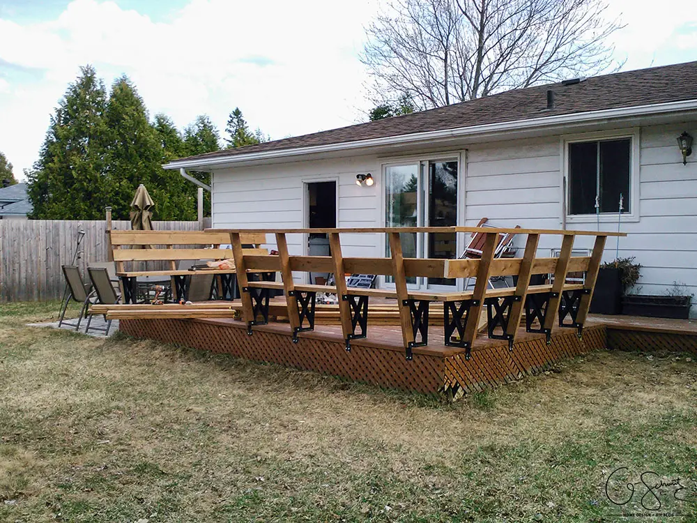 Are you ready to tackle an easy DIY project this summer? Building a corner bench with brackets is a great way to add more seating space to your deck, and these tips will help you avoid any mistakes along the way! 