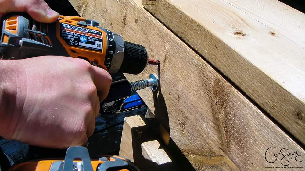 Are you ready to tackle an easy DIY project this summer? Building a corner bench with brackets is a great way to add more seating space to your deck, and these tips will help you avoid any mistakes along the way! 