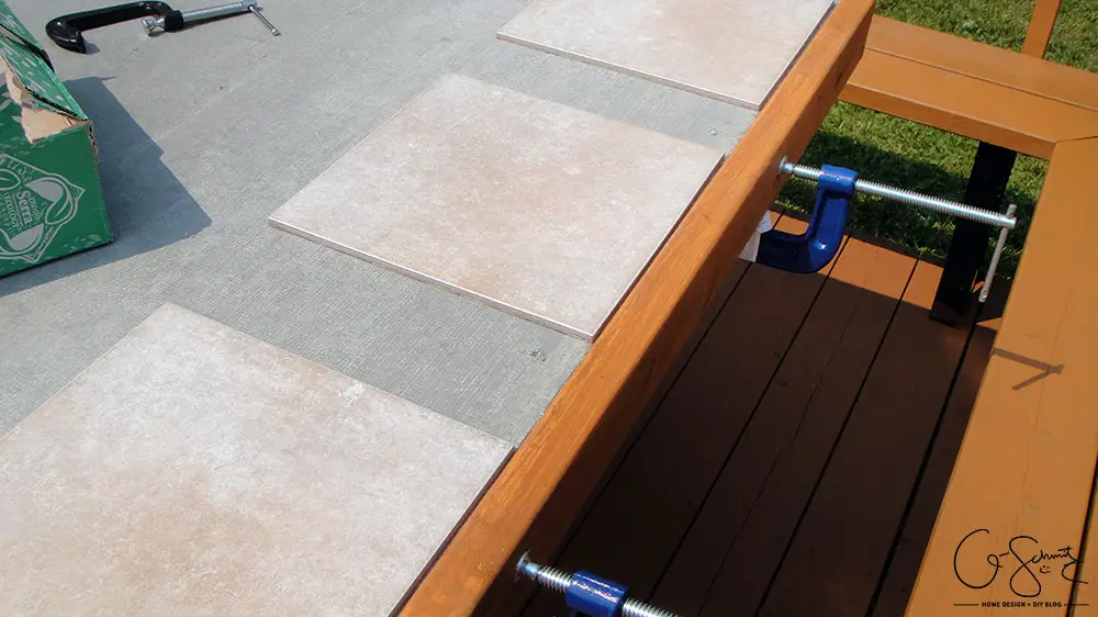 Did your glass patio tabletop break and you’re looking to make a new top? Here’s a super-duper custom patio table that I made using lots of leftover materials. It’s an easy DIY project that can be almost completely customized to anything you want!