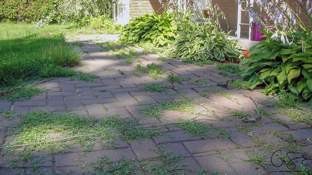 We’ve started our front walkway remodel, and the first step is removing patio stones. If you’re planning on doing a DIY walkway project this summer, these tips are for you! 