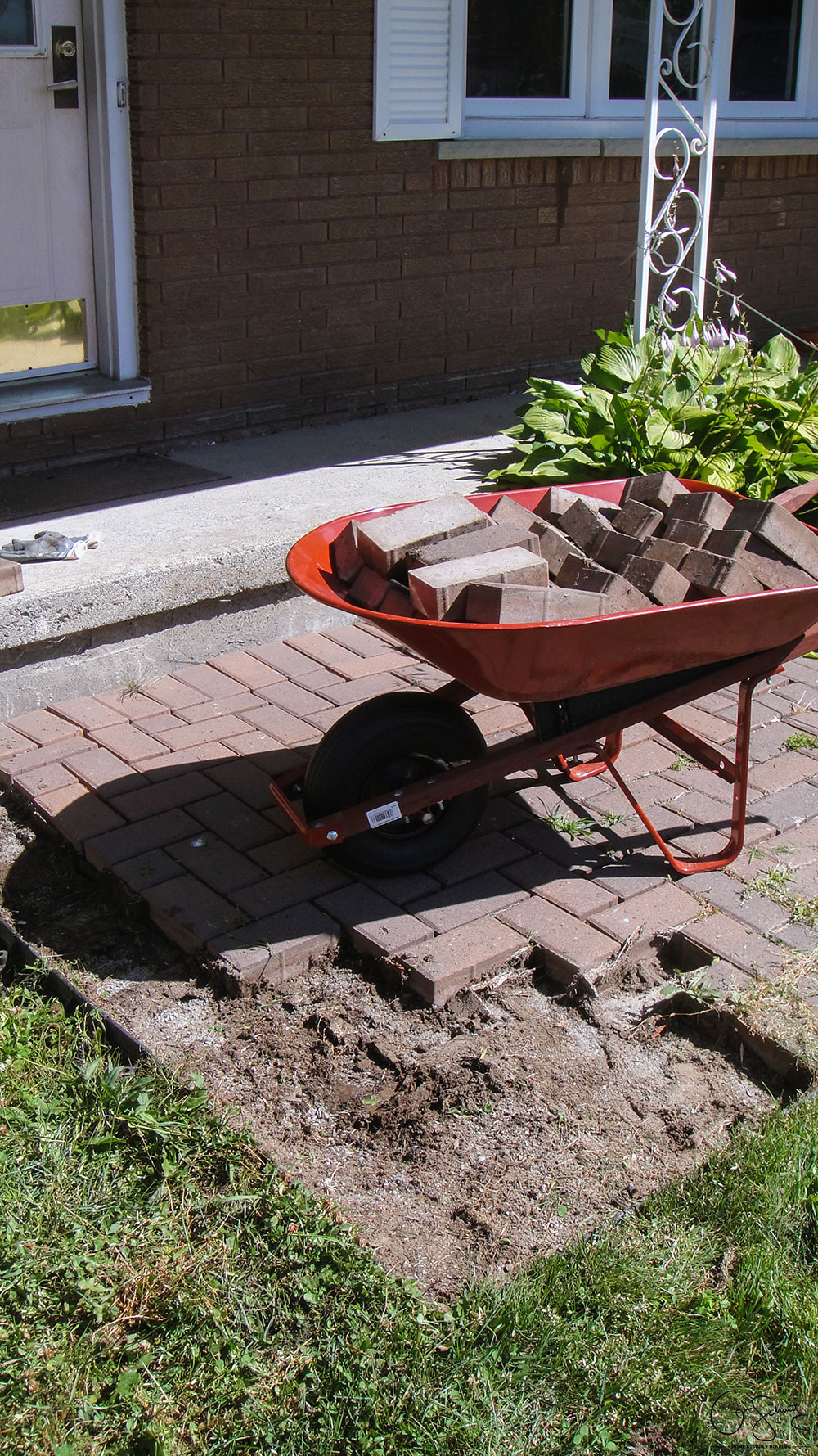 We’ve started our front walkway remodel, and the first step is removing patio stones. If you’re planning on doing a DIY walkway project this summer, these tips are for you! 