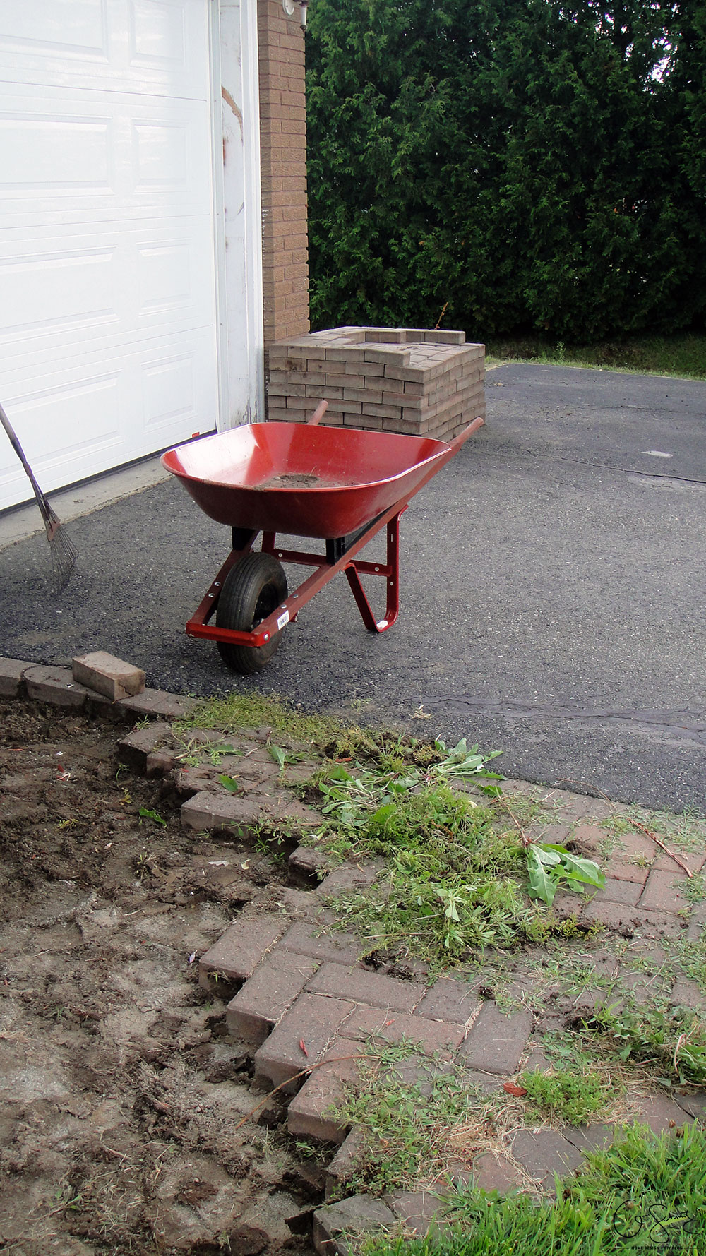 We’ve started our front walkway remodel, and the first step is removing patio stones. If you’re planning on doing a DIY walkway project this summer, these tips are for you! 