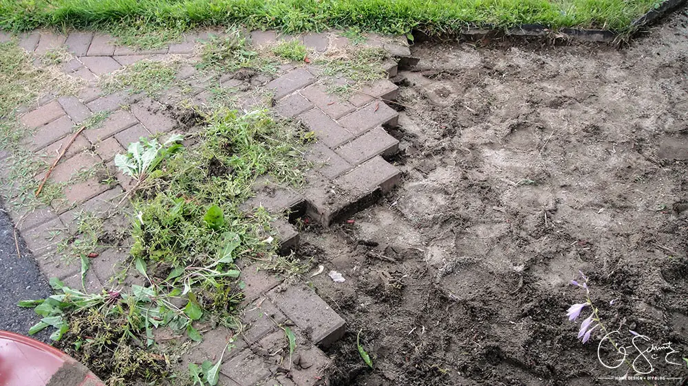 We’ve started our front walkway remodel, and the first step is removing patio stones. If you’re planning on doing a DIY walkway project this summer, these tips are for you! 