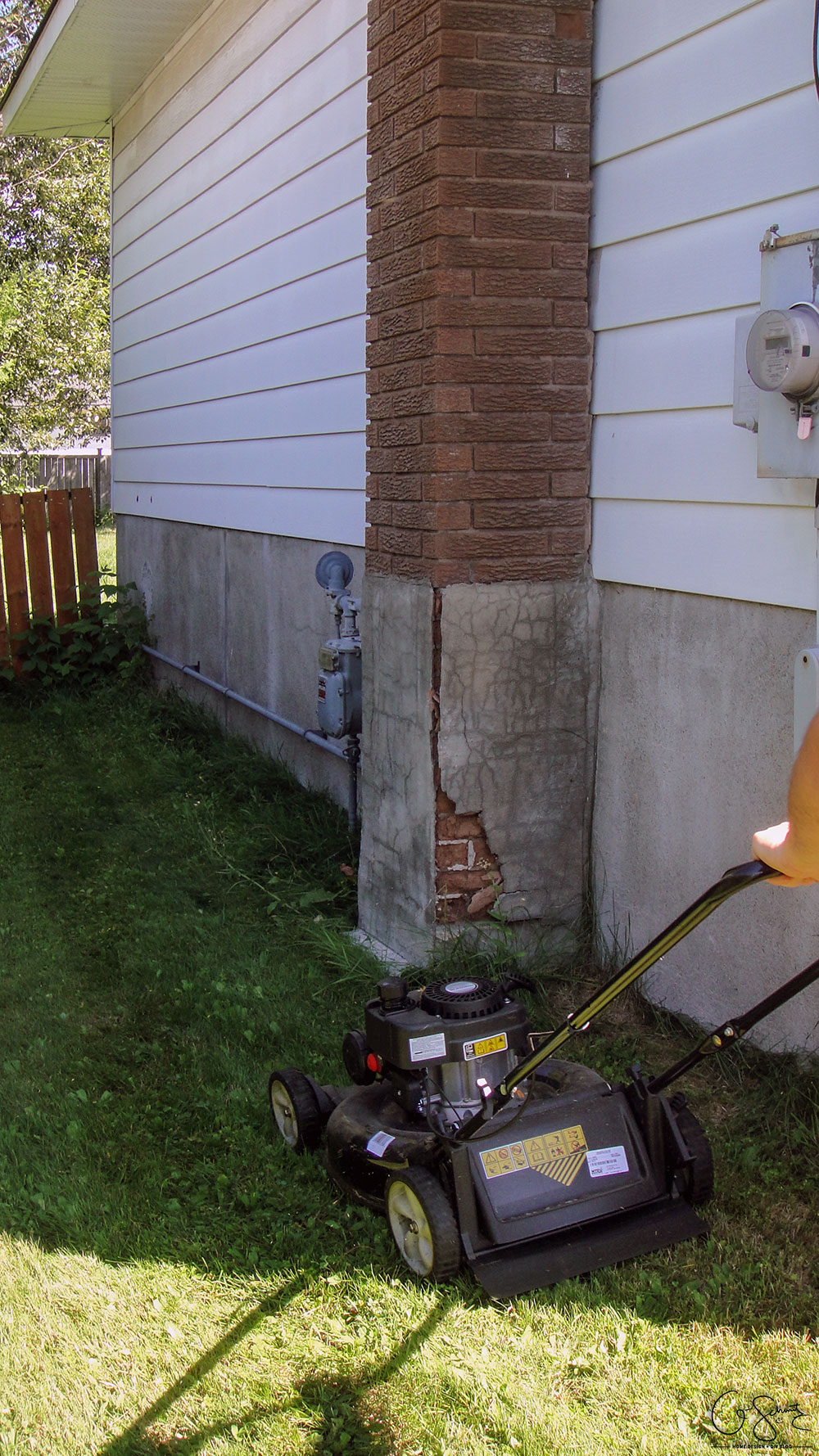 We’ve started our front walkway remodel, and the first step is removing patio stones. If you’re planning on doing a DIY walkway project this summer, these tips are for you! 