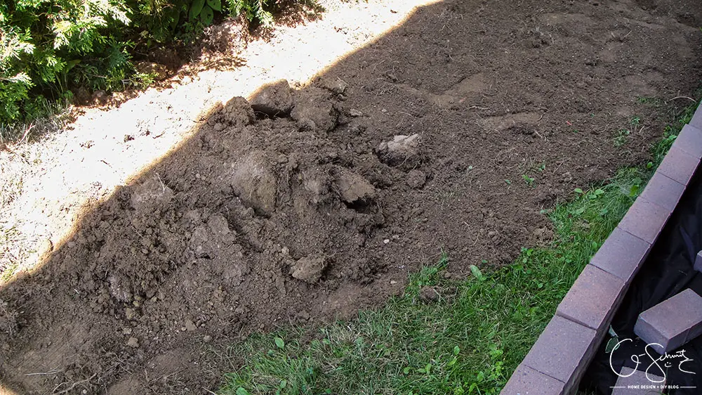 To tackle side yard landscaping (or any area really), the first step is often levelling the ground and prepping the area for what will be going on top (whether it’s pavers, stones, grass, etc!). 