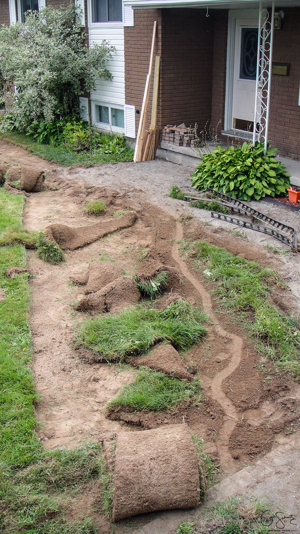 The second step for our DIY Project Walkway this summer – removing turf / sod and grass to make room for landscaping! 