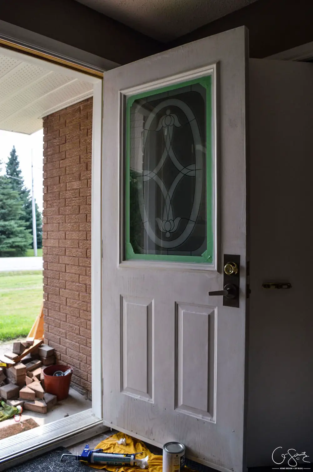 Thinking of updating your front door? In less than a day you can create some major impact for minimal effort. So go ahead and paint the front door any colour you want!