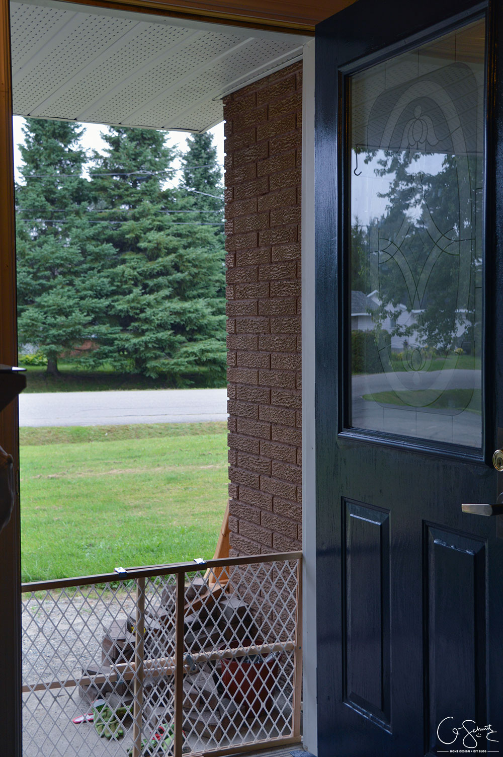 Thinking of updating your front door? In less than a day you can create some major impact for minimal effort. So go ahead and paint the front door any colour you want!