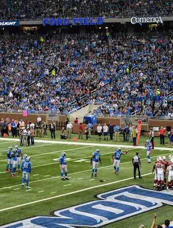 Football and Thanksgiving is not a Canadian activity, but it's HUGE in the States. So if you live somewhere warm and get the chance to tailgate, take it!