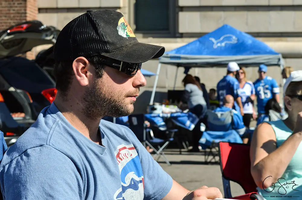 Football and Thanksgiving is not a Canadian activity, but it's HUGE in the States. So if you live somewhere warm and get the chance to tailgate, take it!