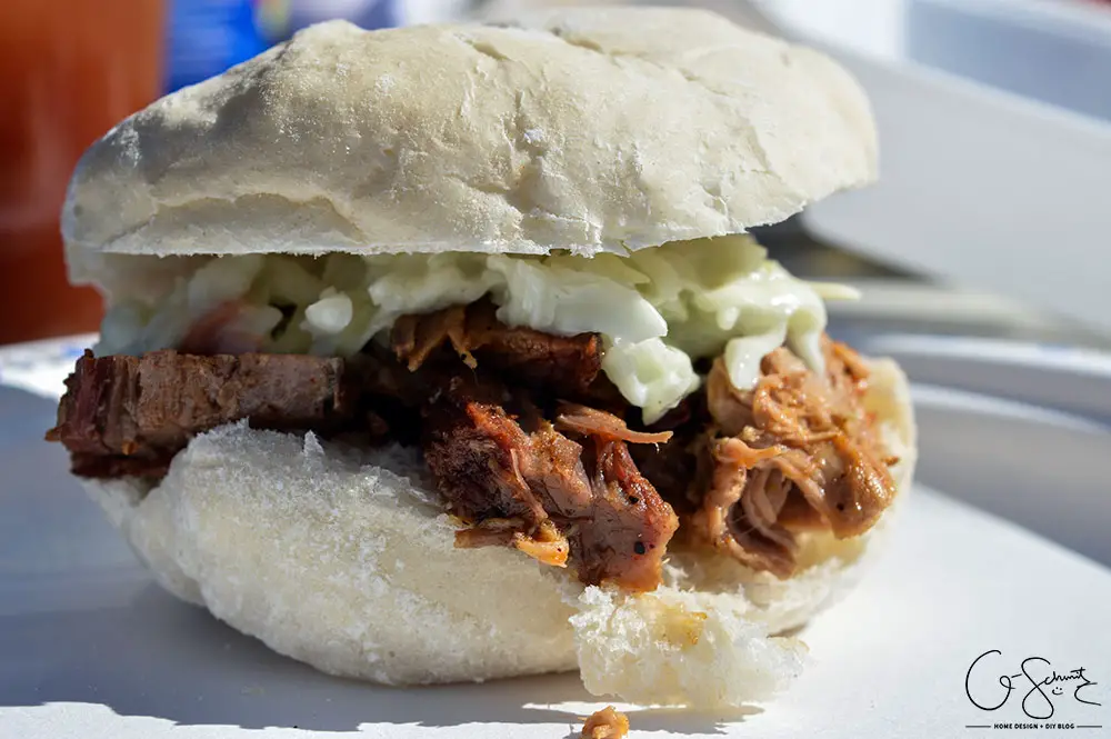 Football and Thanksgiving is not a Canadian activity, but it's HUGE in the States. So if you live somewhere warm and get the chance to tailgate, take it!