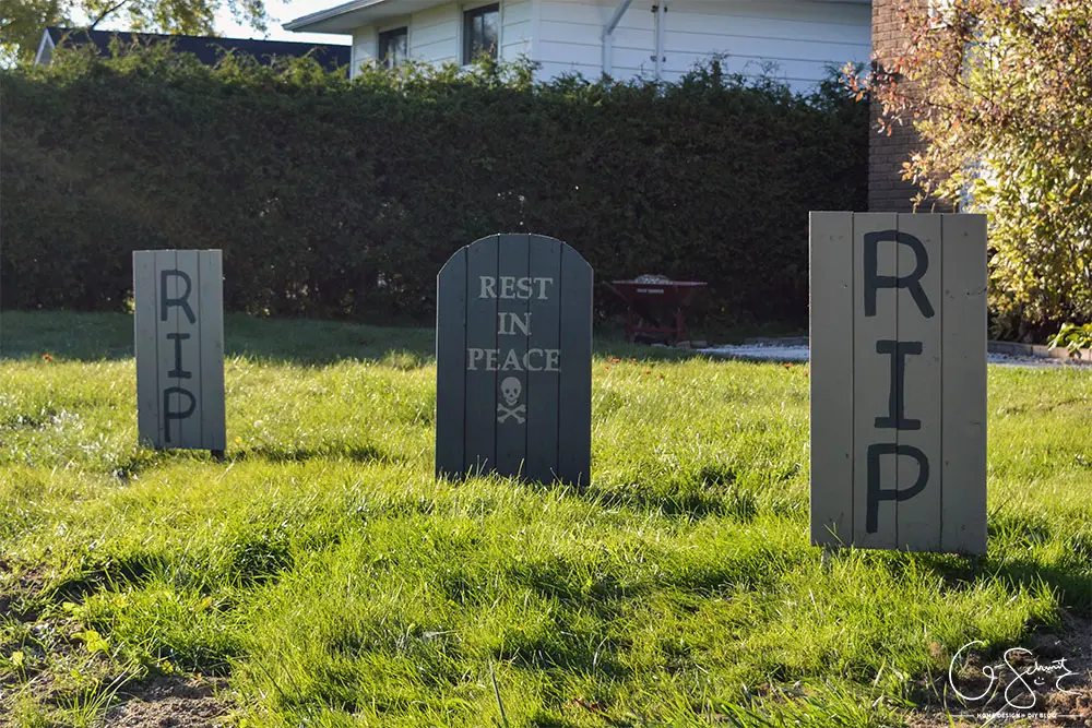 Here is my handy tutorial on how to make easy, cheap DIY gravestones that are perfect for Halloween! Would you believe me if I told you I made these for free?
