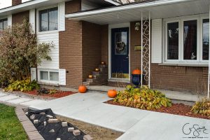 I’ve got a golden pumpkin! Part 1 is all about picking an outdoor Halloween décor theme and exploring pumpkin options. Part 2 will be coming soon :)