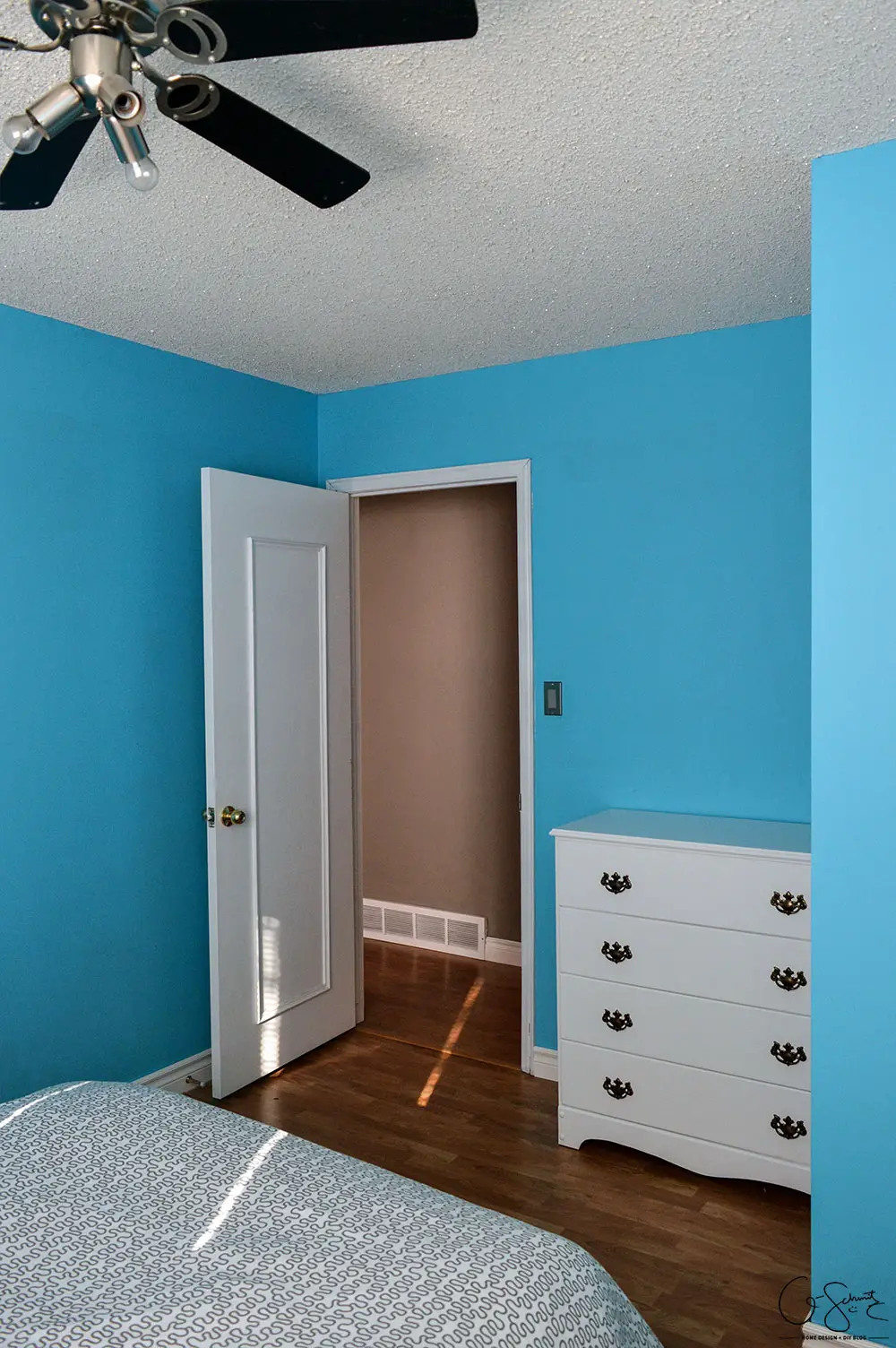 We use The Blue Room as a guest bedroom; and although I don't think the bright colour is very calming, at least our guests won't have any problems waking?
