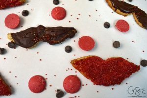 These kissing mustache and lip shaped cookies were a cute little idea I had to decorate my sugar cookies for Valentine's Day this year. Check them out!