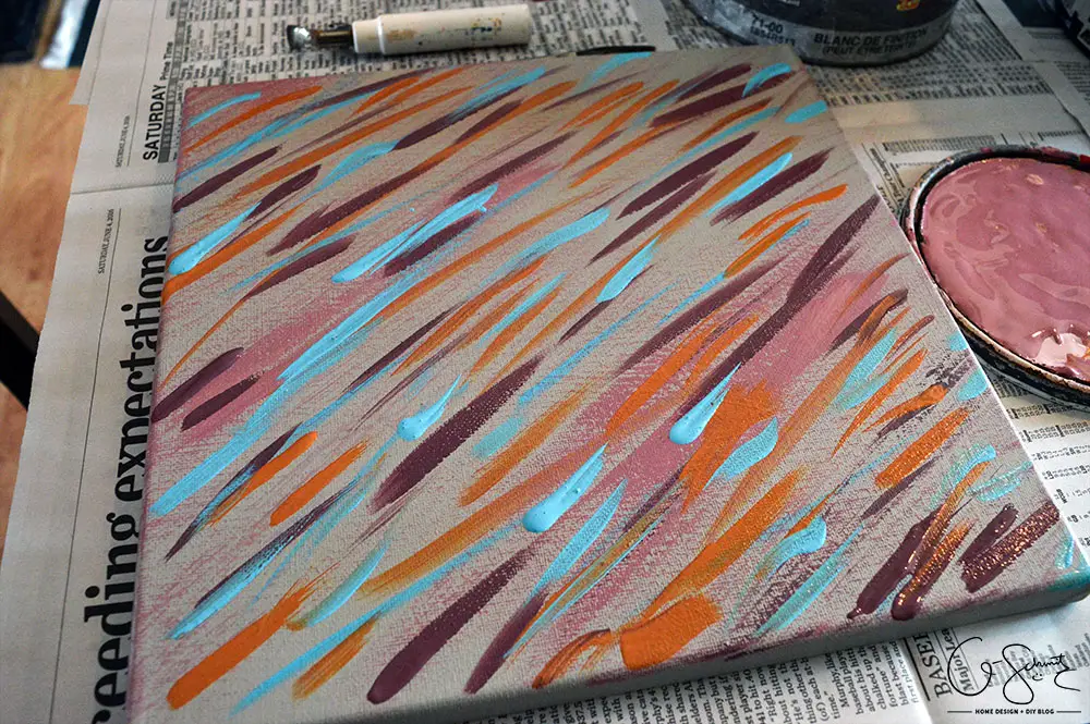 Have you ever painted your own artwork for your home? Anyone can create custom abstract paintings and you don't even have to be crafty! I'll show you how :)