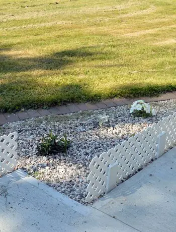 Check out these cute and easy trellis mini-fences that I wanted to install to add height and definition to the flowerbed along our front walkway.