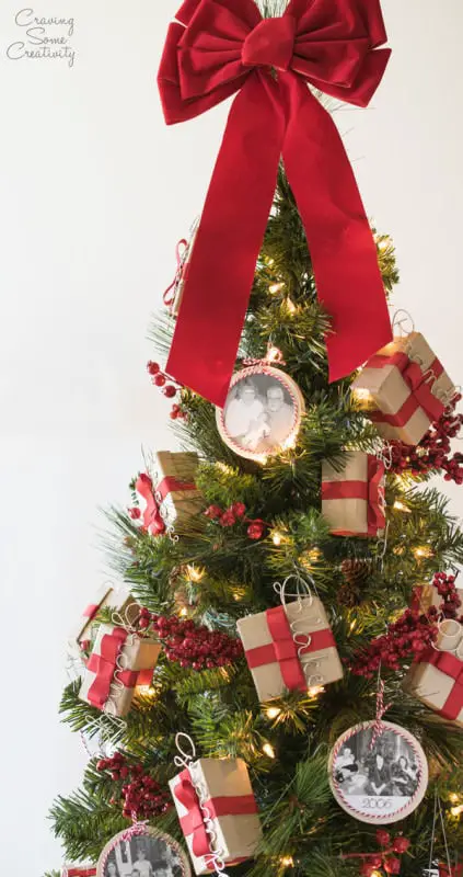 decorating-a-small-christmas-tree-423x800