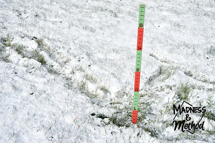 Do you live in an area that gets a lot of snow? This year I decided to make a simple snow scale to show how much snow has accumulated throughout the winter; and I'm sharing the easy (and fun) DIY so that you can make your own!
