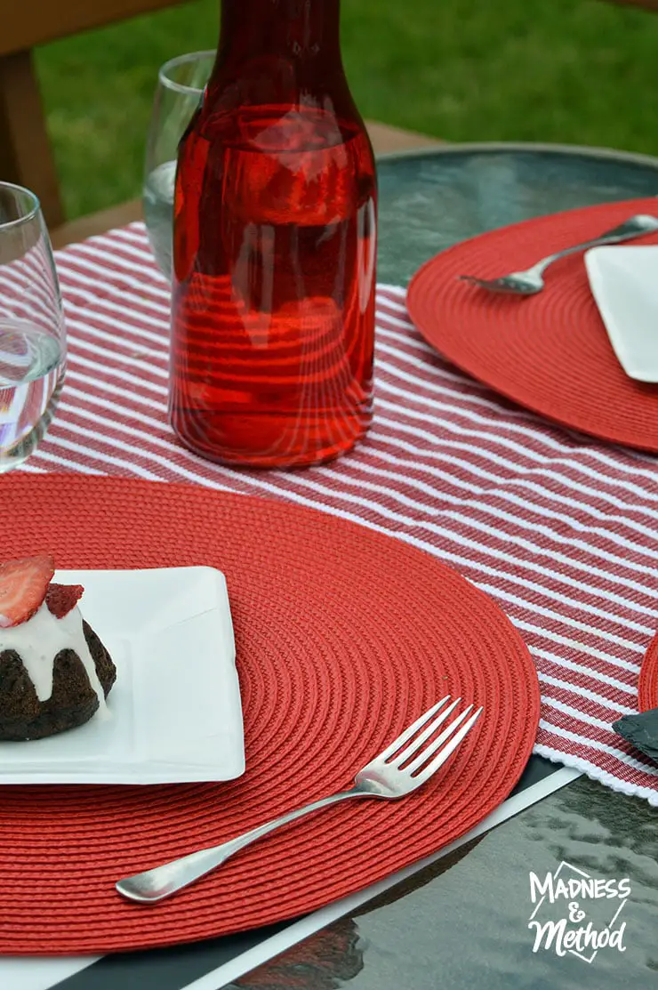 red-white-table-decor-12