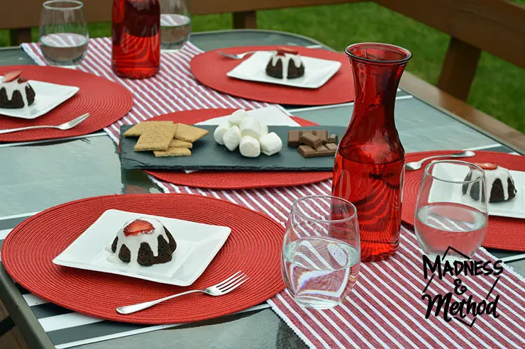 red-white-table-decor-13