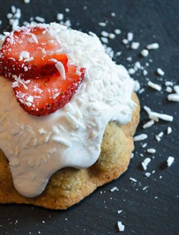 Do you have a special first-birthday coming up, and want to make some sugar-free baby cakes!? Maybe you're trying to cut back on your sweets and want to enjoy something guilt-free. Whatever the reason, this simple dessert is made with ingredients you should have on hand, and you can always customize the icing (and the batter) however you like!