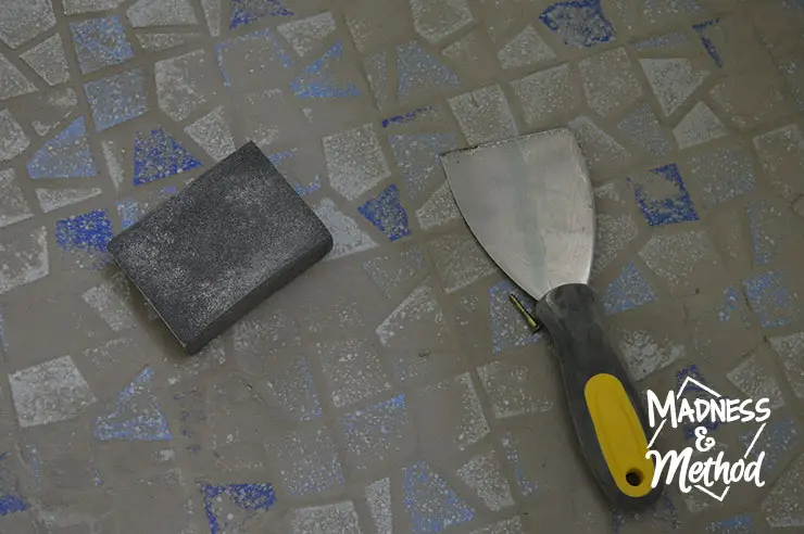 sanding sponge and trowel