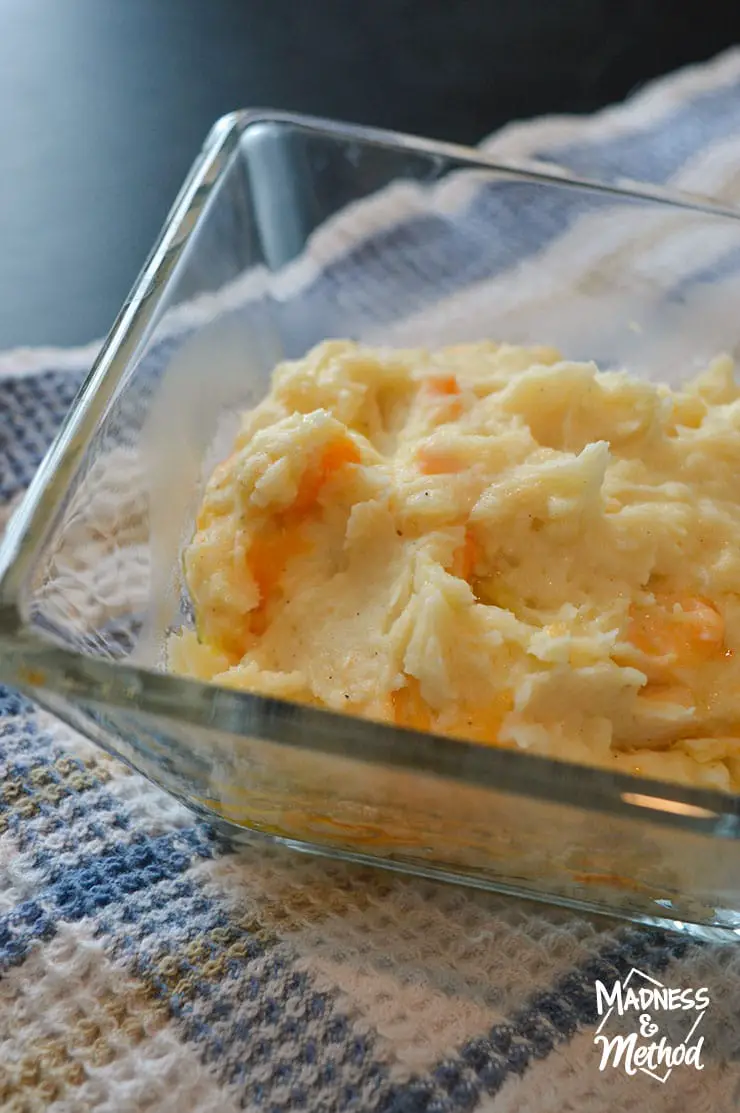 bowl of mashed potatoes