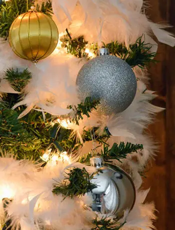 silver and gold christmas ornaments