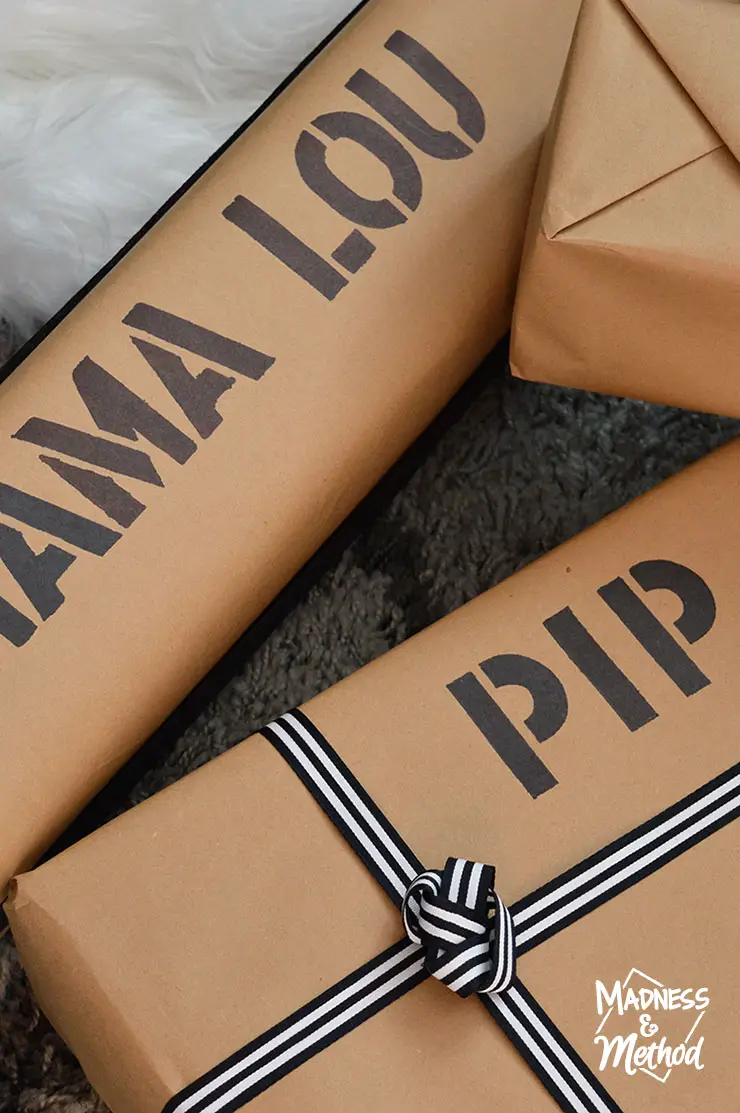 minimalist wrapping paper tag idea