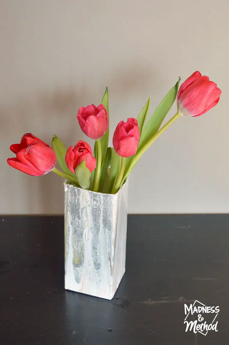 paint pour vase