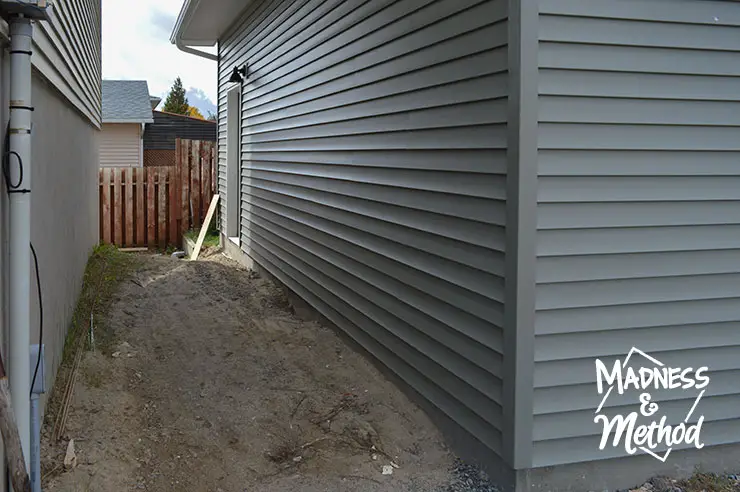 walkway between garage and house