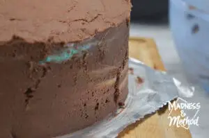 pulling frosting on cake