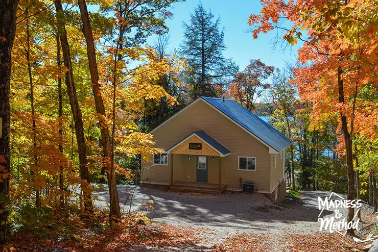 rocky retreat cottage with fall leaves